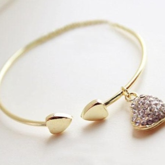 Жорсткий браслет із золота (81 фото): жіночі плоскі моделі на руку з жовтого золота 585 проби, відгуки