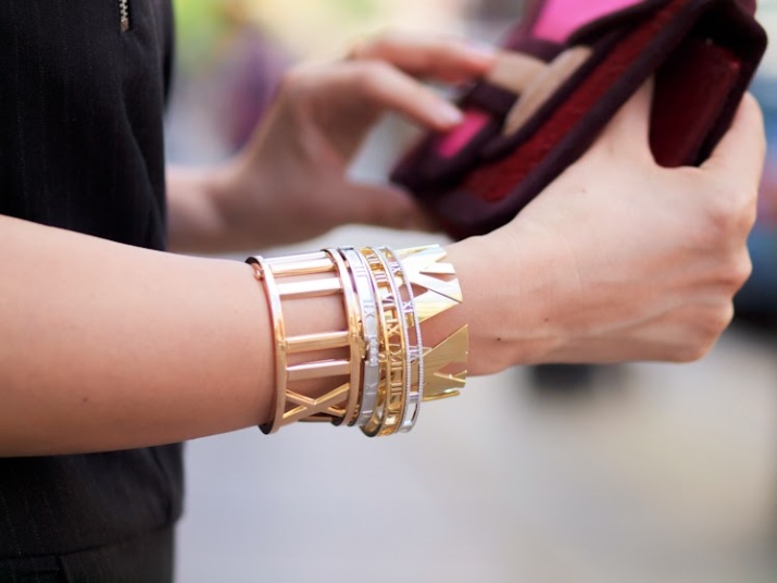 Жорсткий браслет із золота (81 фото): жіночі плоскі моделі на руку з жовтого золота 585 проби, відгуки