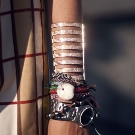 Жорсткий браслет із золота (81 фото): жіночі плоскі моделі на руку з жовтого золота 585 проби, відгуки