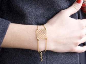 Жорсткий браслет із золота (81 фото): жіночі плоскі моделі на руку з жовтого золота 585 проби, відгуки