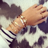 Жорсткий браслет із золота (81 фото): жіночі плоскі моделі на руку з жовтого золота 585 проби, відгуки