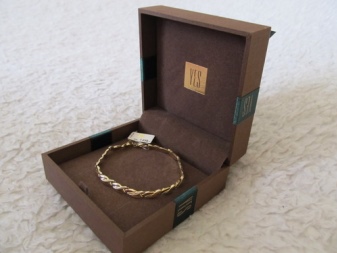 Жорсткий браслет із золота (81 фото): жіночі плоскі моделі на руку з жовтого золота 585 проби, відгуки