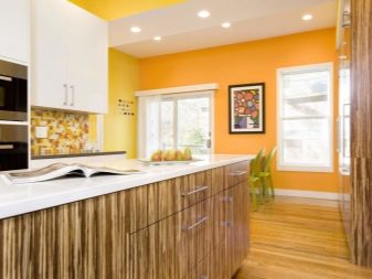Жовті стіни на кухні (34 фото): шпалери жовтого і лимонного кольору в інтер’єрі. Варіанти дизайну і поєднань
