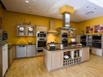Жовті стіни на кухні (34 фото): шпалери жовтого і лимонного кольору в інтер’єрі. Варіанти дизайну і поєднань