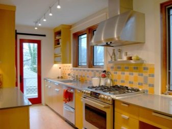 Жовті стіни на кухні (34 фото): шпалери жовтого і лимонного кольору в інтер’єрі. Варіанти дизайну і поєднань