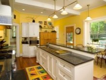 Жовті стіни на кухні (34 фото): шпалери жовтого і лимонного кольору в інтер’єрі. Варіанти дизайну і поєднань