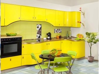 Жовта кухня (88 фото): кухонні гарнітури чорно, біло-зелено – та синьо-жовтого, лимонного і інших кольорів в інтер’єрі, приклади дизайну