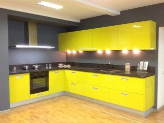 Жовта кухня (88 фото): кухонні гарнітури чорно, біло-зелено – та синьо-жовтого, лимонного і інших кольорів в інтер’єрі, приклади дизайну