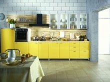 Жовта кухня (88 фото): кухонні гарнітури чорно, біло-зелено – та синьо-жовтого, лимонного і інших кольорів в інтер’єрі, приклади дизайну