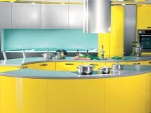 Жовта кухня (88 фото): кухонні гарнітури чорно, біло-зелено – та синьо-жовтого, лимонного і інших кольорів в інтер’єрі, приклади дизайну