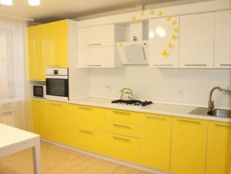 Жовта кухня (88 фото): кухонні гарнітури чорно, біло-зелено – та синьо-жовтого, лимонного і інших кольорів в інтер’єрі, приклади дизайну