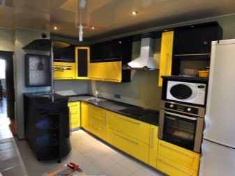 Жовта кухня (88 фото): кухонні гарнітури чорно, біло-зелено – та синьо-жовтого, лимонного і інших кольорів в інтер’єрі, приклади дизайну