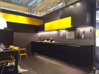 Жовта кухня (88 фото): кухонні гарнітури чорно, біло-зелено – та синьо-жовтого, лимонного і інших кольорів в інтер’єрі, приклади дизайну