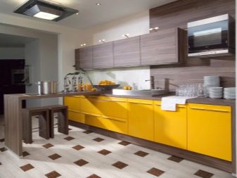Жовта кухня (88 фото): кухонні гарнітури чорно, біло-зелено – та синьо-жовтого, лимонного і інших кольорів в інтер’єрі, приклади дизайну