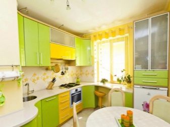 Жовта кухня (88 фото): кухонні гарнітури чорно, біло-зелено – та синьо-жовтого, лимонного і інших кольорів в інтер’єрі, приклади дизайну