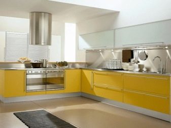 Жовта кухня (88 фото): кухонні гарнітури чорно, біло-зелено – та синьо-жовтого, лимонного і інших кольорів в інтер’єрі, приклади дизайну