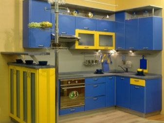 Жовта кухня (88 фото): кухонні гарнітури чорно, біло-зелено – та синьо-жовтого, лимонного і інших кольорів в інтер’єрі, приклади дизайну