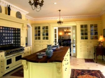 Жовта кухня (88 фото): кухонні гарнітури чорно, біло-зелено – та синьо-жовтого, лимонного і інших кольорів в інтер’єрі, приклади дизайну