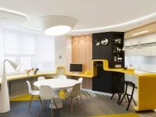 Жовта кухня (88 фото): кухонні гарнітури чорно, біло-зелено – та синьо-жовтого, лимонного і інших кольорів в інтер’єрі, приклади дизайну