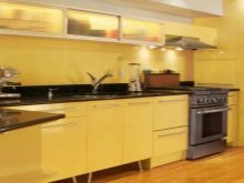 Жовта кухня (88 фото): кухонні гарнітури чорно, біло-зелено – та синьо-жовтого, лимонного і інших кольорів в інтер’єрі, приклади дизайну