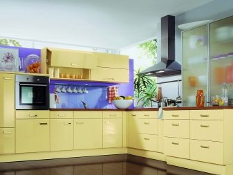 Жовта кухня (88 фото): кухонні гарнітури чорно, біло-зелено – та синьо-жовтого, лимонного і інших кольорів в інтер’єрі, приклади дизайну
