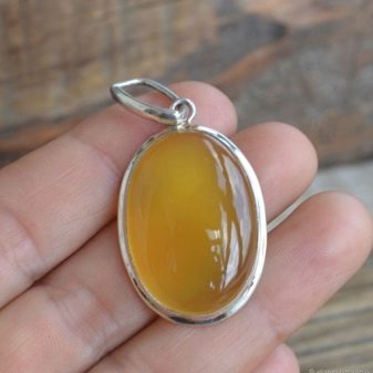 Жовтий сапфір (22 фото): як він виглядає? Магічні та інші властивості каменю