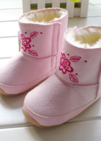 Зимові чоботи для дівчаток (82 фото): шкіряні для підлітків на зиму, непромокальні і на натуральному хутрі, відгуки