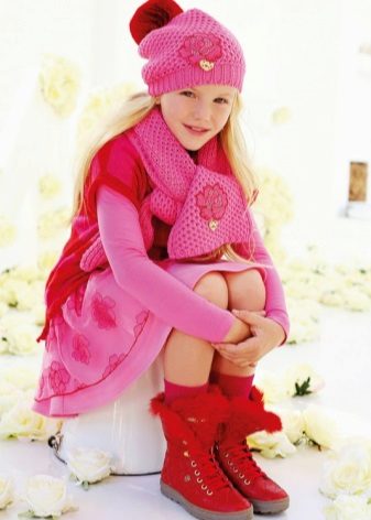 Зимові чоботи для дівчаток (82 фото): шкіряні для підлітків на зиму, непромокальні і на натуральному хутрі, відгуки