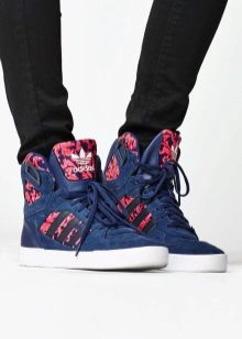 Зимові кросівки Адідас (60 фото): Терекс, Adidas Climaproof і Climawarm, моделі з хутром, високі, теплі дитячі Нео