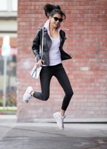 Зимові кросівки Адідас (60 фото): Терекс, Adidas Climaproof і Climawarm, моделі з хутром, високі, теплі дитячі Нео