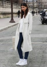 Зимові кросівки Найк (88 фото): з хутром, Nike Air Max Air Force, білі теплі моделі, для бігу, дитячі і високі, скільки коштують