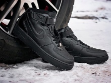 Зимові кросівки Найк (88 фото): з хутром, Nike Air Max Air Force, білі теплі моделі, для бігу, дитячі і високі, скільки коштують