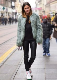 Зимові кросівки Найк (88 фото): з хутром, Nike Air Max Air Force, білі теплі моделі, для бігу, дитячі і високі, скільки коштують