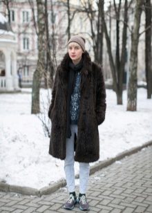 Зимові кросівки Найк (88 фото): з хутром, Nike Air Max Air Force, білі теплі моделі, для бігу, дитячі і високі, скільки коштують