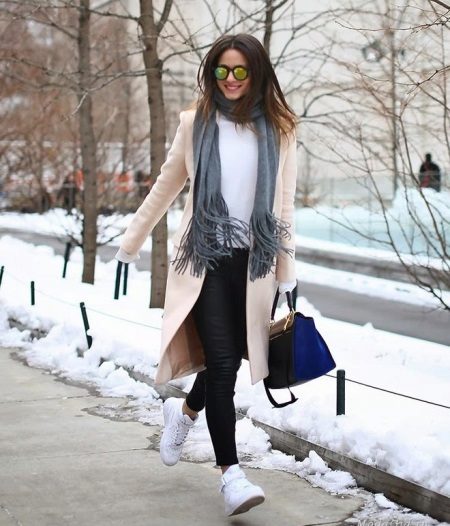 Зимові кросівки Найк (88 фото): з хутром, Nike Air Max Air Force, білі теплі моделі, для бігу, дитячі і високі, скільки коштують