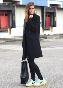 Зимові кросівки Найк (88 фото): з хутром, Nike Air Max Air Force, білі теплі моделі, для бігу, дитячі і високі, скільки коштують