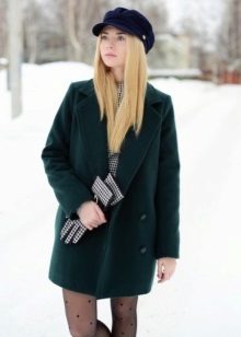 Зимові жіночі шапки 2020-2021 (77 фото): хутряні моделі, шапки-вушанки, з помпоном і з вушками, кубанка, з козирком шкіряні