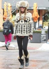 Зимові жіночі шапки 2020-2021 (77 фото): хутряні моделі, шапки-вушанки, з помпоном і з вушками, кубанка, з козирком шкіряні