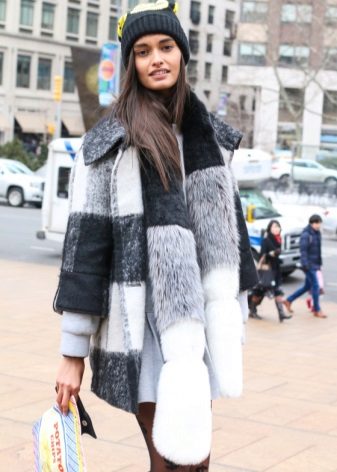 Зимові жіночі шапки 2020-2021 (77 фото): хутряні моделі, шапки-вушанки, з помпоном і з вушками, кубанка, з козирком шкіряні