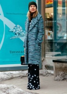 Зимові жіночі шапки 2020-2021 (77 фото): хутряні моделі, шапки-вушанки, з помпоном і з вушками, кубанка, з козирком шкіряні