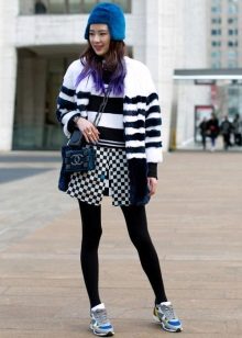 Зимові жіночі шапки 2020-2021 (77 фото): хутряні моделі, шапки-вушанки, з помпоном і з вушками, кубанка, з козирком шкіряні