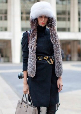 Зимові жіночі шапки 2020-2021 (77 фото): хутряні моделі, шапки-вушанки, з помпоном і з вушками, кубанка, з козирком шкіряні