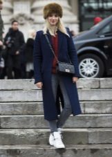 Зимові жіночі шапки 2020-2021 (77 фото): хутряні моделі, шапки-вушанки, з помпоном і з вушками, кубанка, з козирком шкіряні