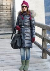 Зимові жіночі шапки 2020-2021 (77 фото): хутряні моделі, шапки-вушанки, з помпоном і з вушками, кубанка, з козирком шкіряні