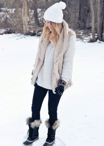 Зимові жіночі шапки 2020-2021 (77 фото): хутряні моделі, шапки-вушанки, з помпоном і з вушками, кубанка, з козирком шкіряні
