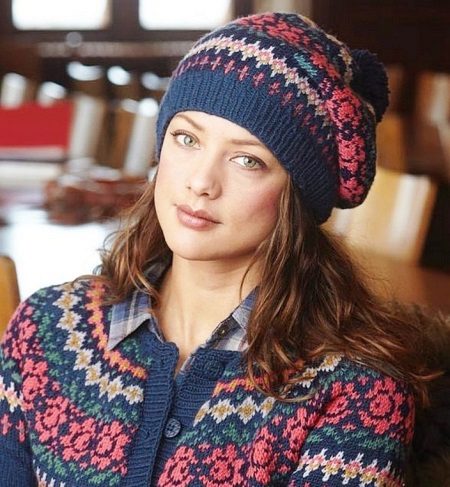 Зимові жіночі шапки 2020-2021 (77 фото): хутряні моделі, шапки-вушанки, з помпоном і з вушками, кубанка, з козирком шкіряні