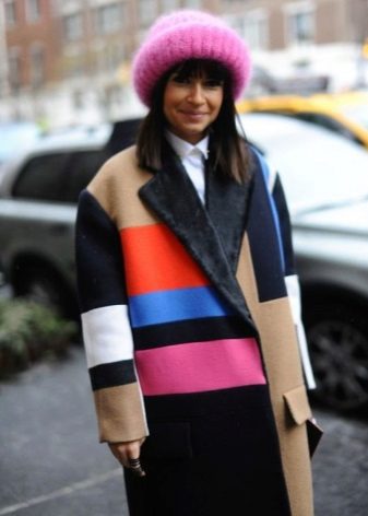 Зимові жіночі шапки 2020-2021 (77 фото): хутряні моделі, шапки-вушанки, з помпоном і з вушками, кубанка, з козирком шкіряні