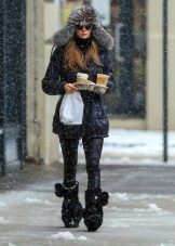 Зимові жіночі шапки 2020-2021 (77 фото): хутряні моделі, шапки-вушанки, з помпоном і з вушками, кубанка, з козирком шкіряні