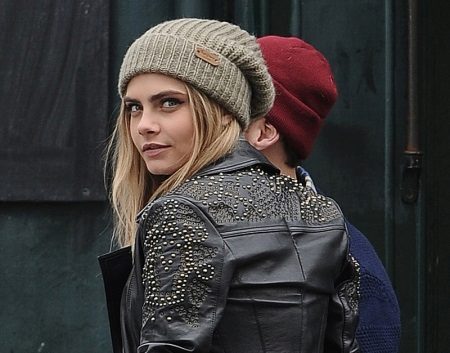 Зимові жіночі шапки 2020-2021 (77 фото): хутряні моделі, шапки-вушанки, з помпоном і з вушками, кубанка, з козирком шкіряні