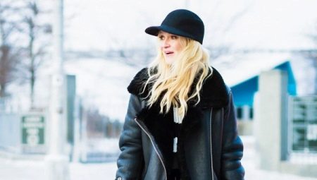 Зимова кепка (71 фото): жіночі хутряні моделі з козирком, бейсболки, з одворотом і вушками, в’язана, з нерпи та шкіри